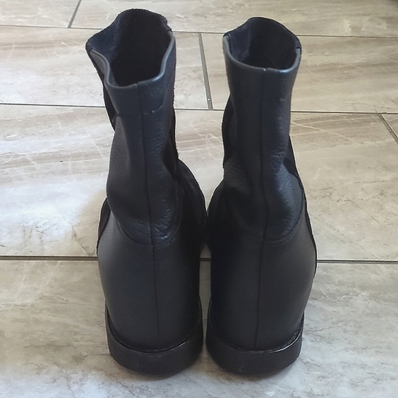 Vince Grayson Suede and Leather Black Boots - Picture 5 of 9